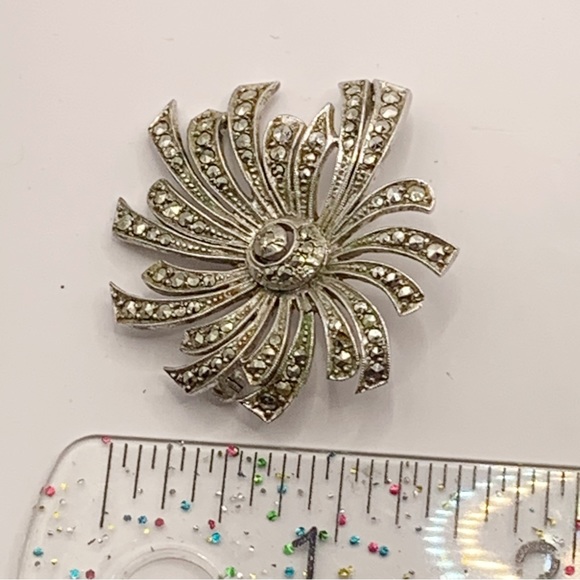 800 silver and marcasite vintage abstract swirled flower brooch pin - Picture 2 of 13